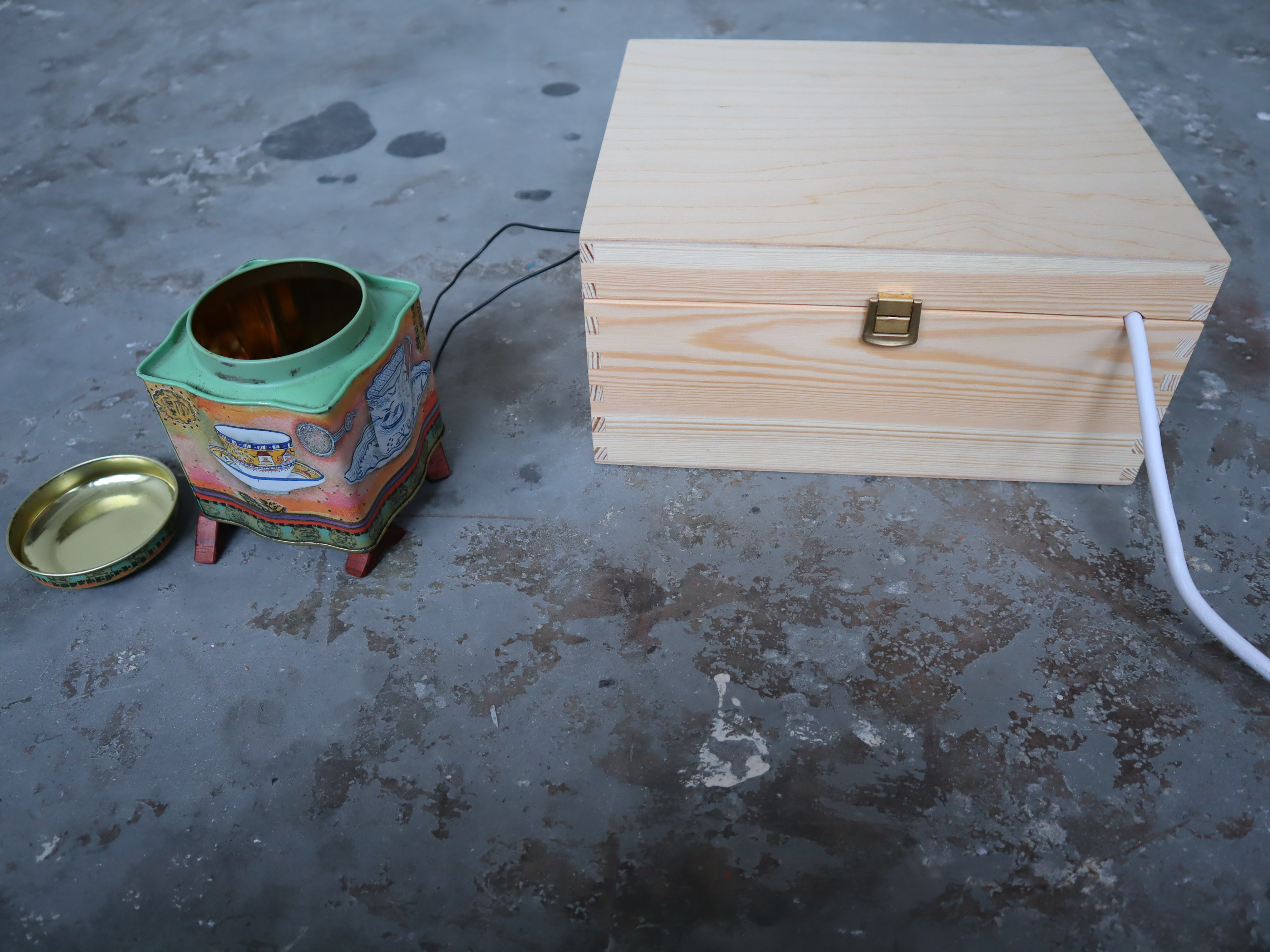sound box with tea box